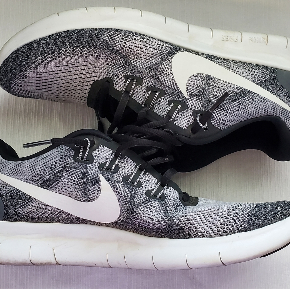 Men's Nike Free Run Flyknit Size 9.5 Sneakers